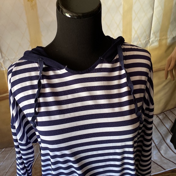 Cute top. Blue and white strips . 3/4 sleeves. Hooded.. very comfortable . - Picture 10 of 11